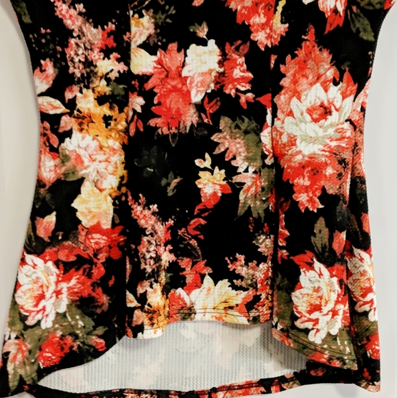 Floral Top - Picture 4 of 4